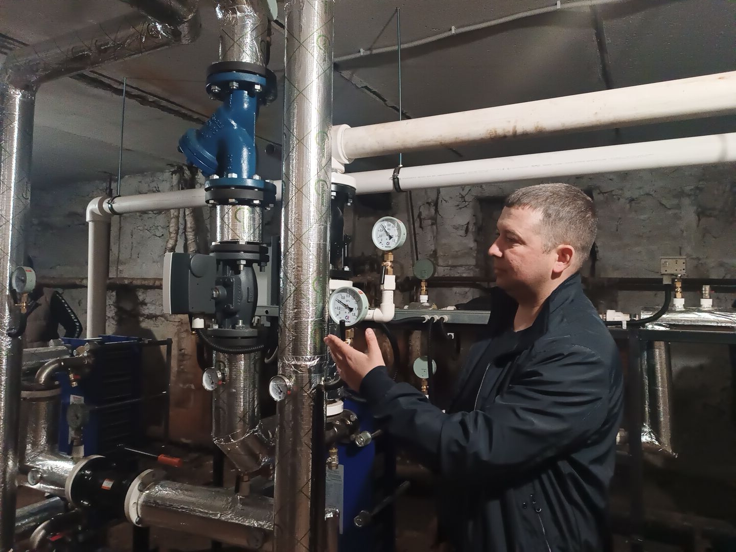 Новые системы водо- и теплоснабжения появились в городских «многоэтажках»