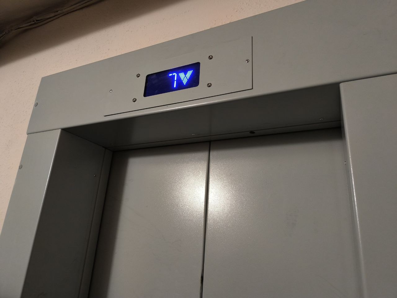 В Тюменской области с начала года отремонтировали более 100 лифтов