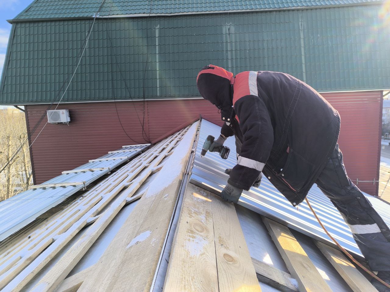 За 2 месяца в Тюменской области завершили ремонт 33 крыш